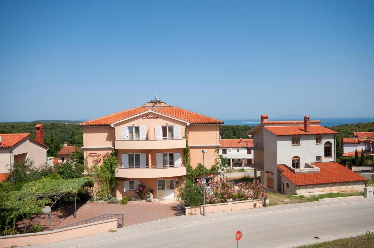 Apartments Miriam Premantura Extérieur photo